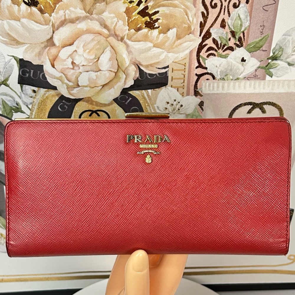 PRADA Saffiano Leather Kisslock Long Wallet 😍❤️🔥 - Picture 8 of 17